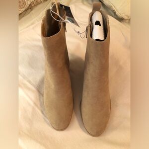 Women’s Suede Bootie’s Size 8